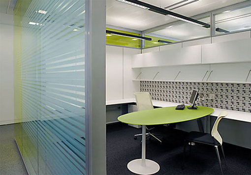 办公空间立面设计元素 玻璃间壁配图-办公室装修图片