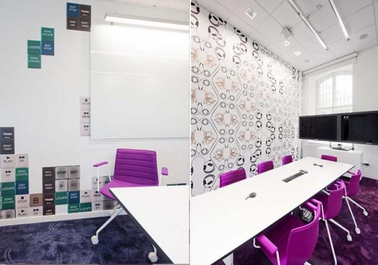 国外办公室设计欣赏：SKYPE网络通讯-办公室装修配图-紫色调会议室