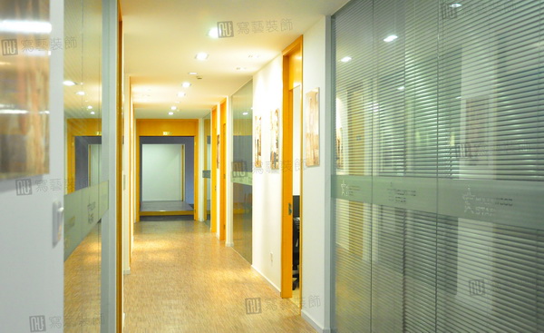 通购电子商务办公装修 过道